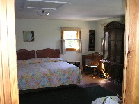 cabin2bedroom.jpg